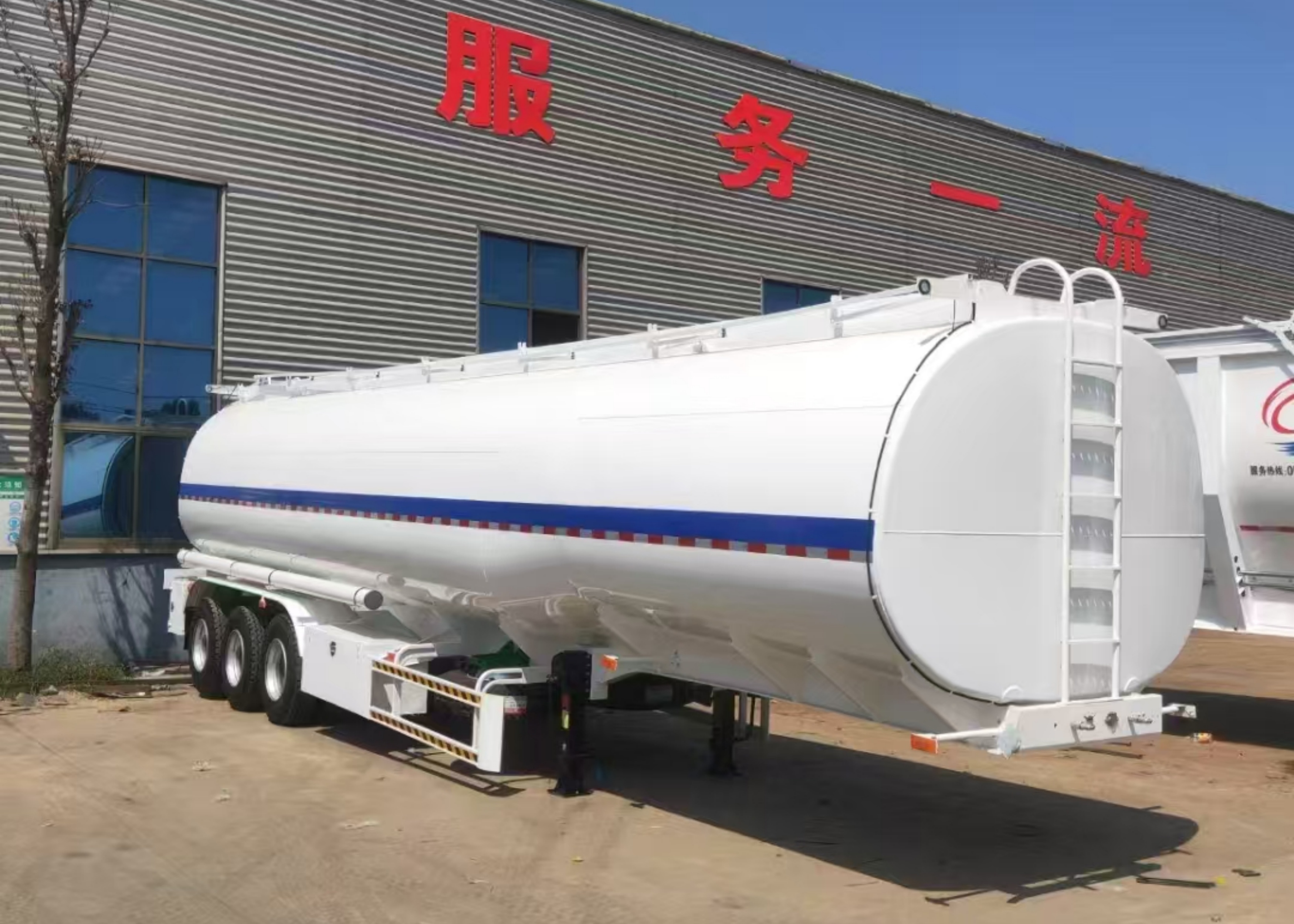 Fuel tanker semi trailer Fuel tanker semi trailer