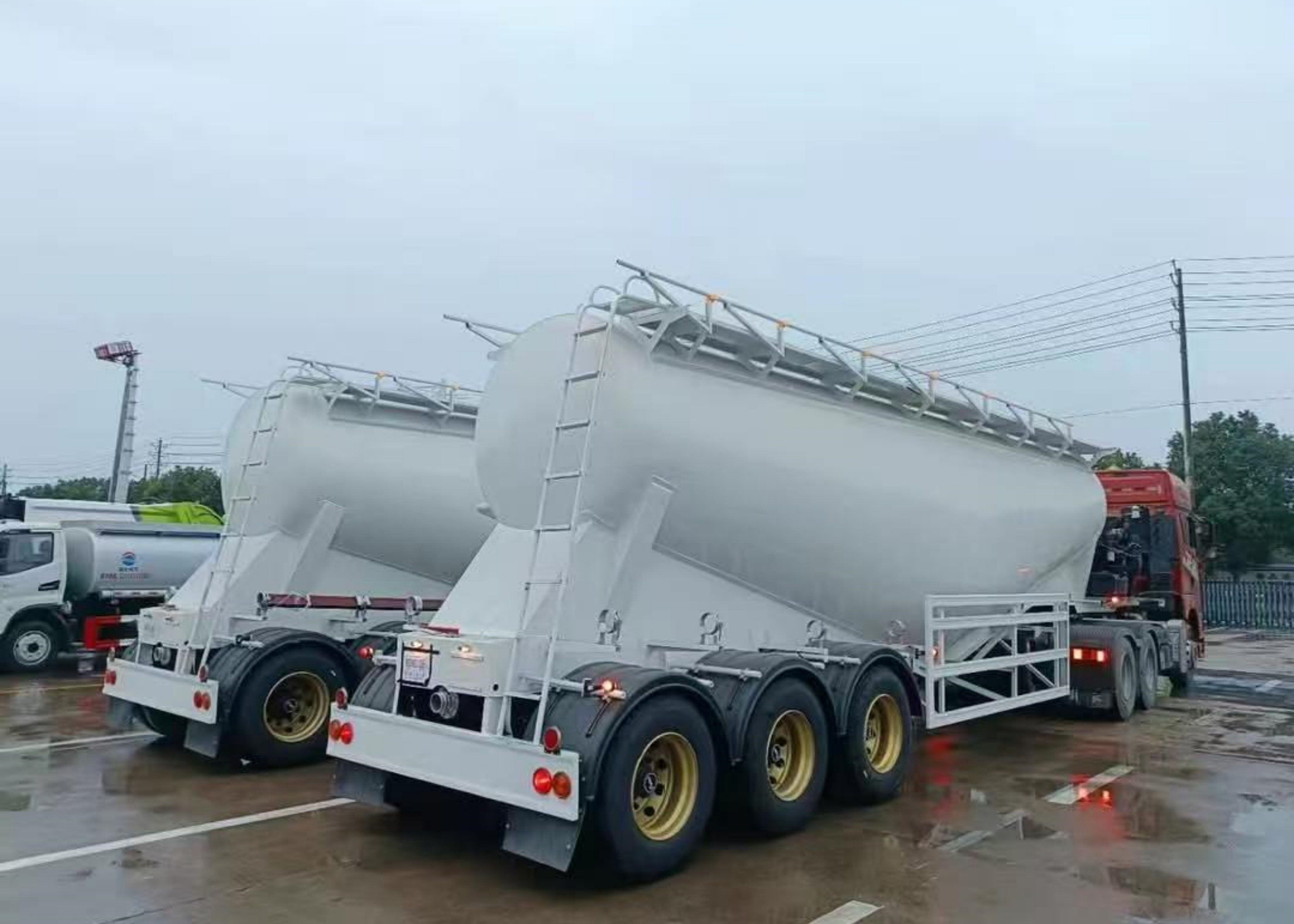 Dry Bulk Cement Trailer